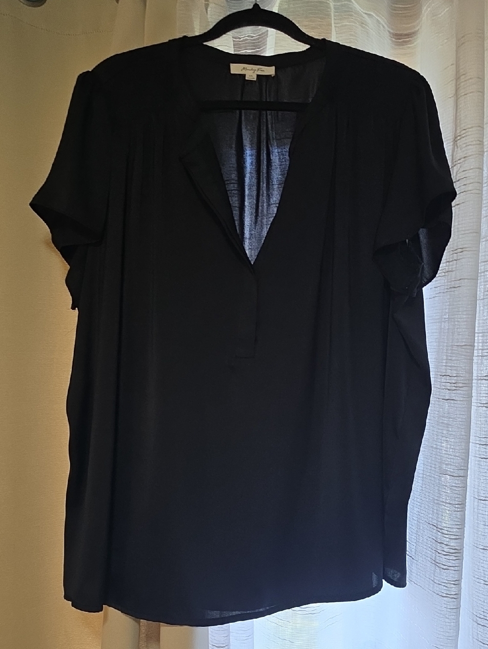 Black Short Sleeve V-Neck Tunic Top